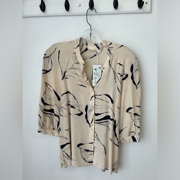 Soaked Blouse with detailing - Picture 1 of 4